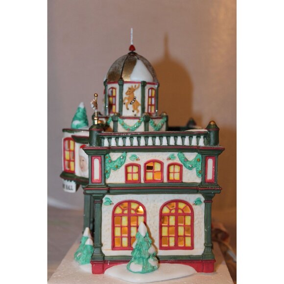 Dept 56 North Pole Village - Town Hall - Musical - Picture 4 of 6